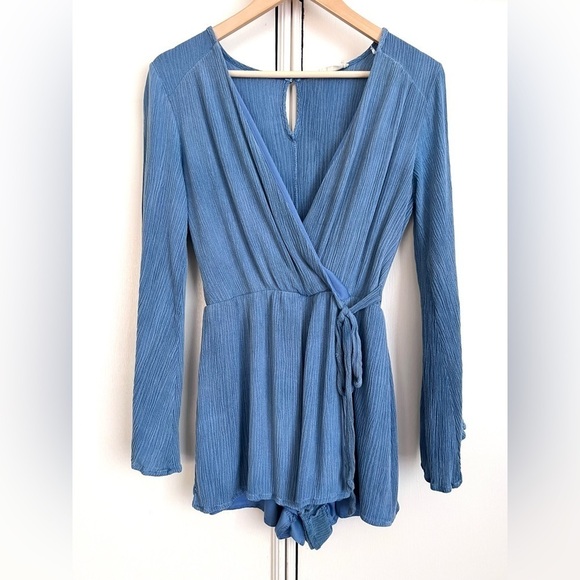 Altar’D State Long Sleeve Romper Dusty Blue V-neck Size Medium Festival Bohemian - Picture 1 of 8